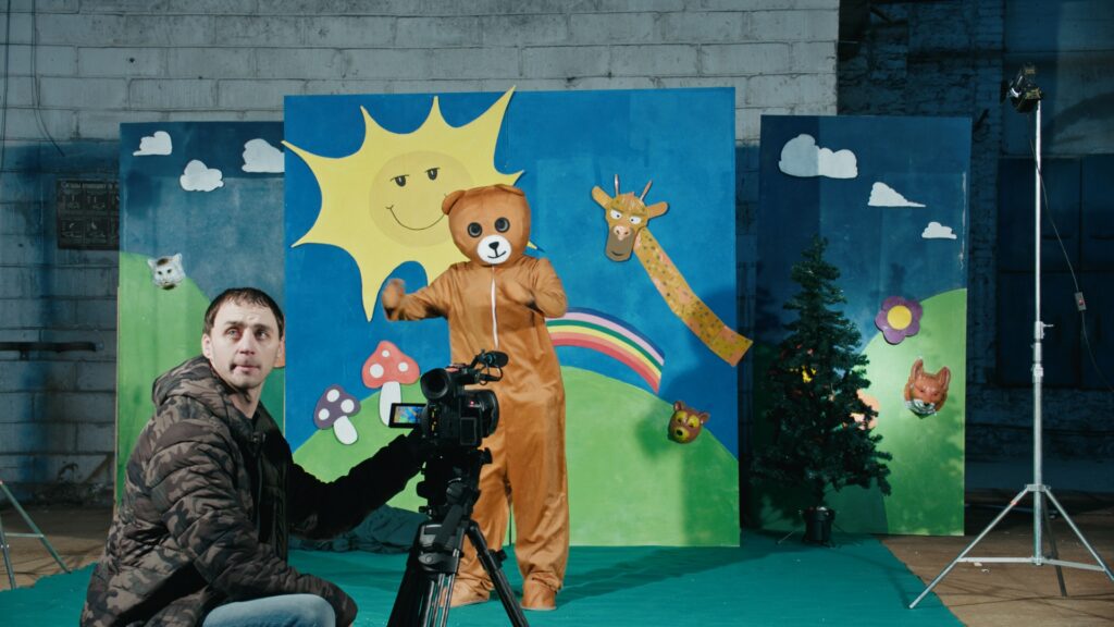 Screencap from the movie You Shouldn't Play Alone, displaying the cold and desolated environment of winter Estonia in the Russian comunity, and the life of Anna and Jevgeny and their troubled relationship
