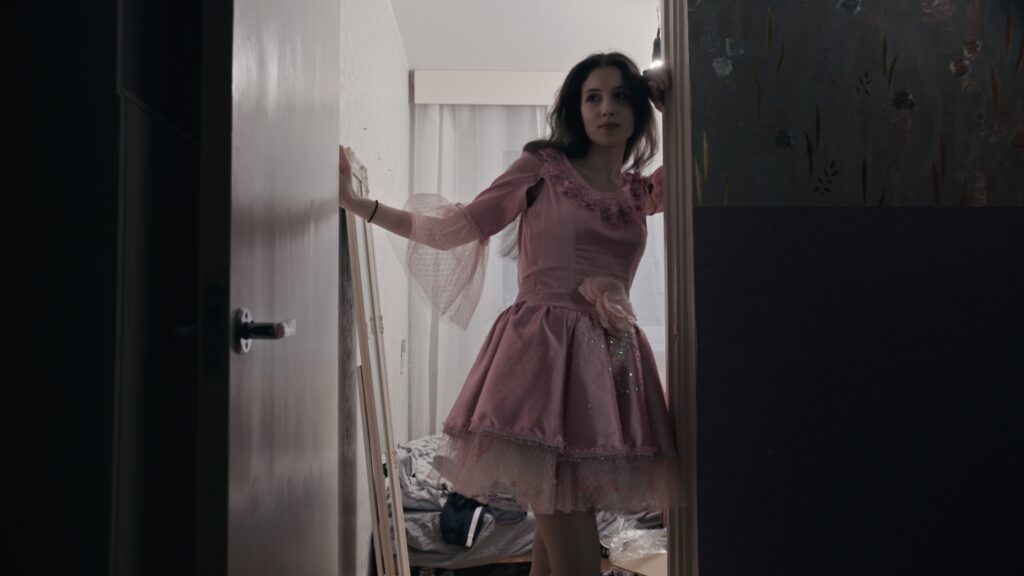 Screencap from the movie You Shouldn't Play Alone, displaying the cold and desolated environment of winter Estonia in the Russian comunity, and the life of Anna and Jevgeny and their troubled relationship