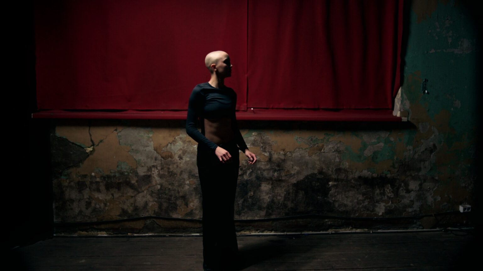 Screencap from the Music Video FRESKO of Malla, portrying a visual journey accompanied by the house music of the song