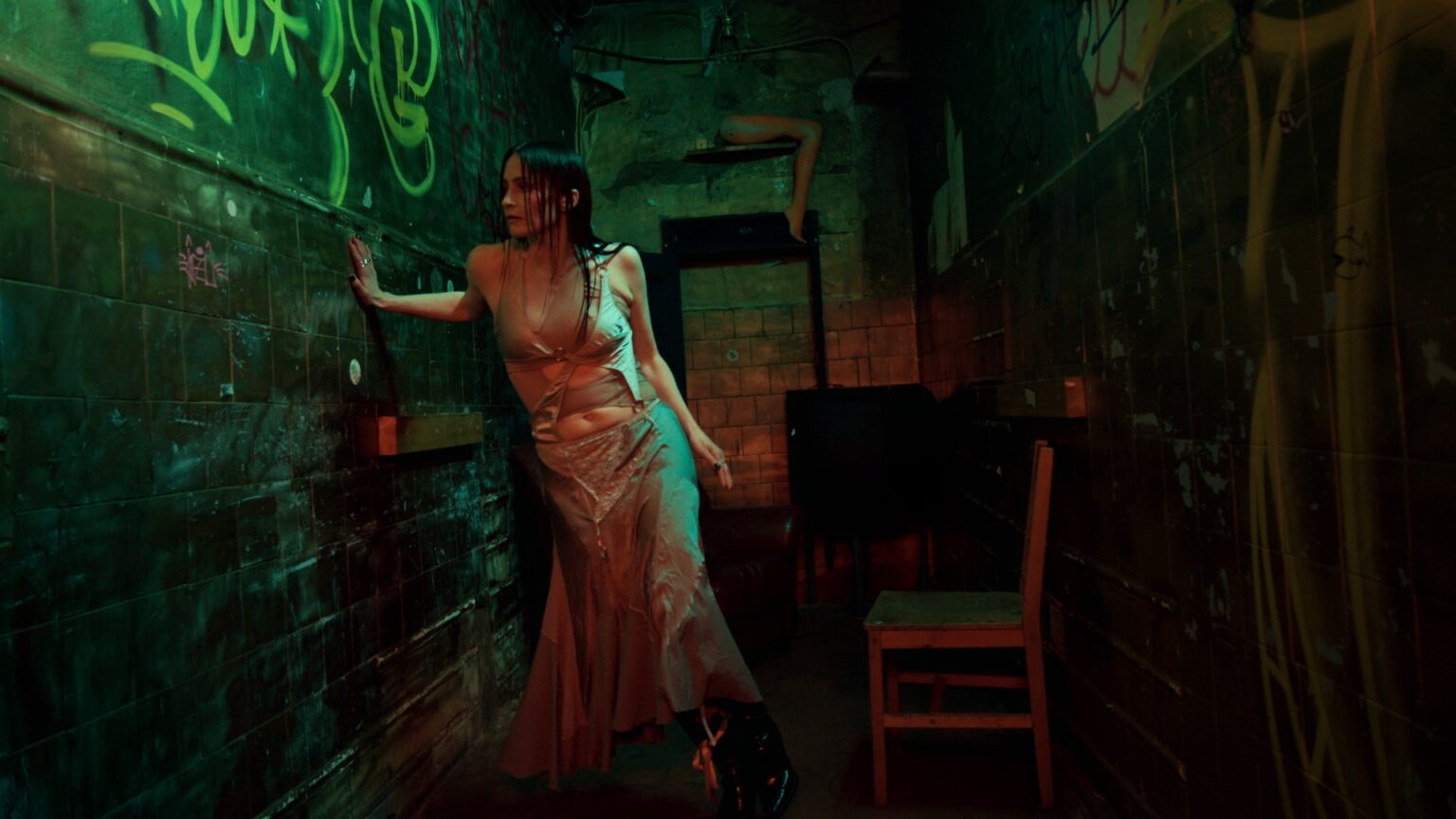 Screencap from the Music Video FRESKO of Malla, portrying a visual journey accompanied by the house music of the song