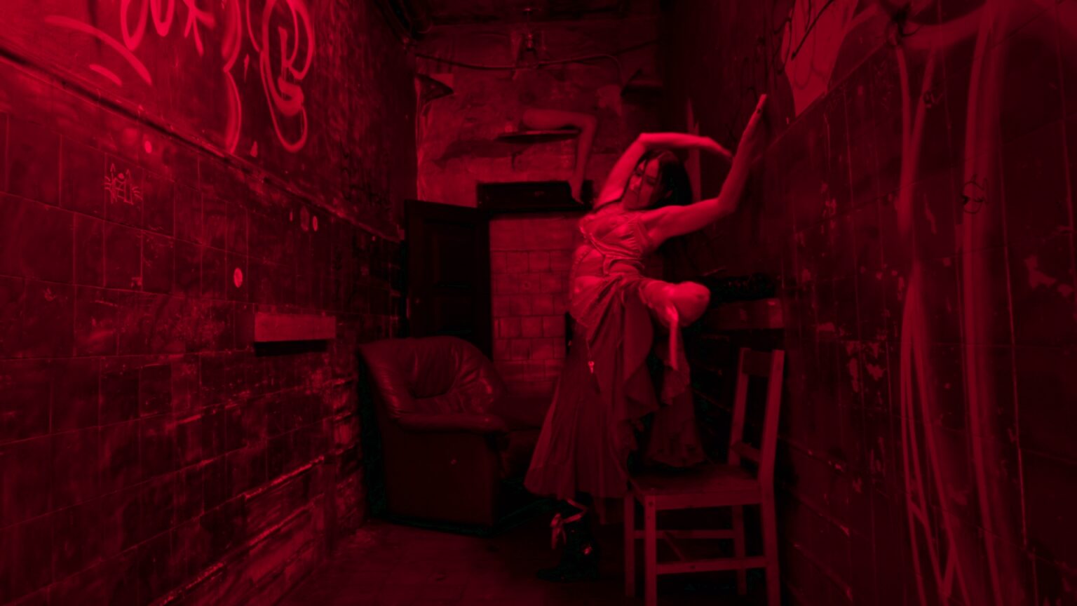 Screencap from the Music Video FRESKO of Malla, portrying a visual journey accompanied by the house music of the song