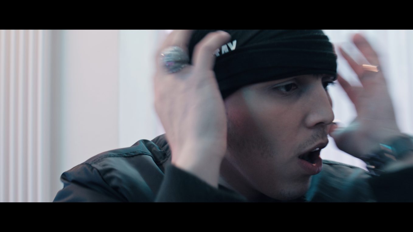 Averagekidluke – Hold Me Close (Music Video – 2025)
