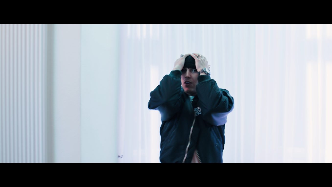 Averagekidluke – Hold Me Close (Music Video – 2025)
