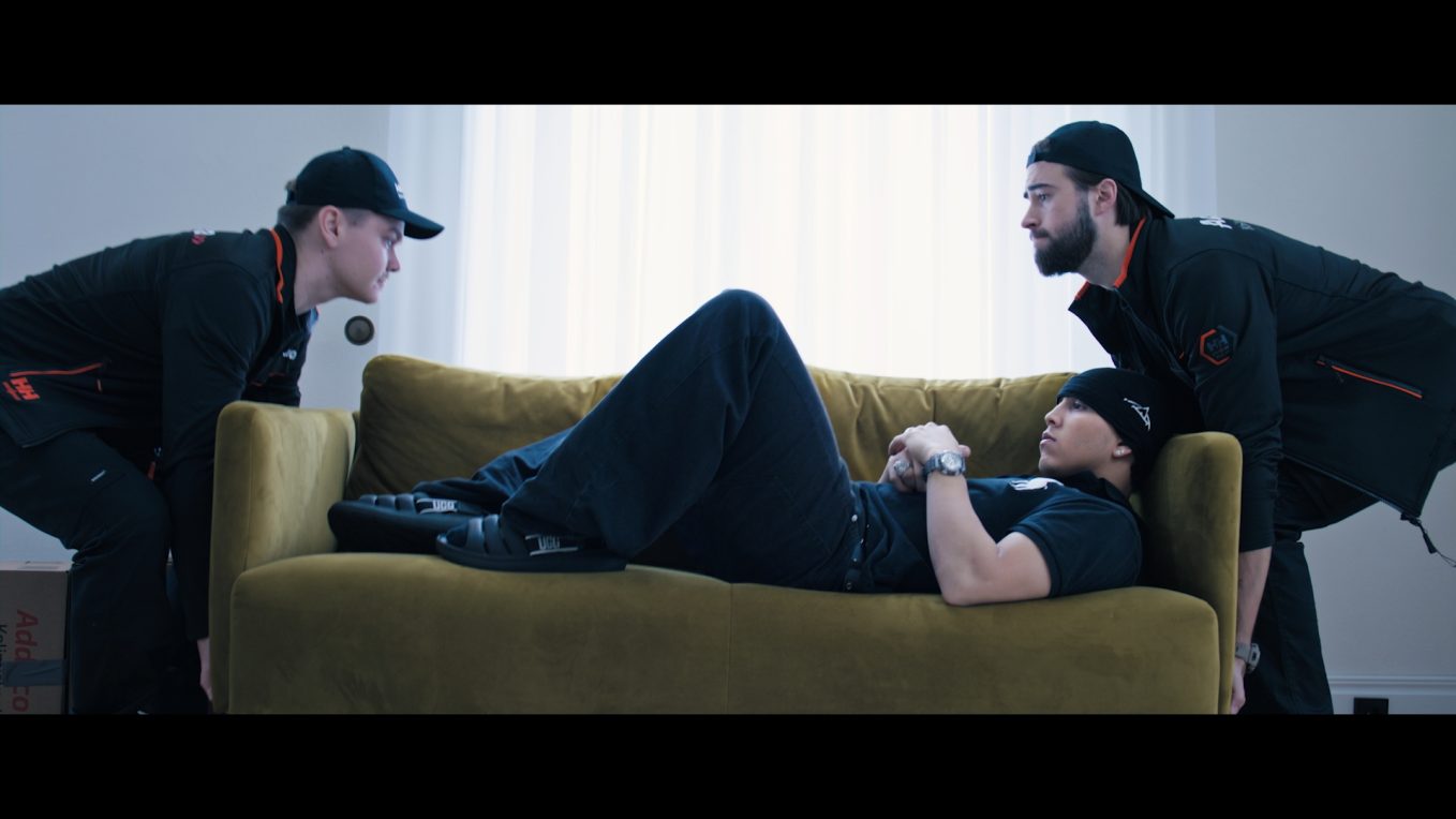 Averagekidluke – Hold Me Close (Music Video – 2025)